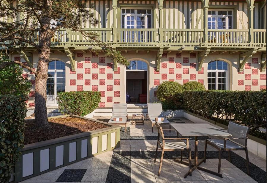 Hôtel Barrière Le Normandy Deauville Exterior foto